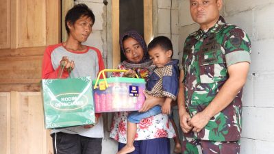 Cermati Perkembangan Salah satu Anak Asuh Stuntingnya , Dandim 0613/Ciamis Kunjungi Desa Neglasari