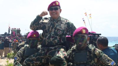 Jadi Warga Kehormatan Korps Marinir TNI AL, Kasad Terima Brevet Taifib dan Anti Teror Aspek Laut