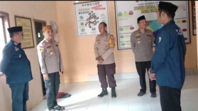 Kapolres Maros AKBP Awaludin Amin, S.I.K., didampingi Wakapolres Maros Kompol Muhammad Ramadhani Kamal, S.Pd., M.M Rutin Lakukan “Jum’at Curhat” Ke Masyarakat Maros