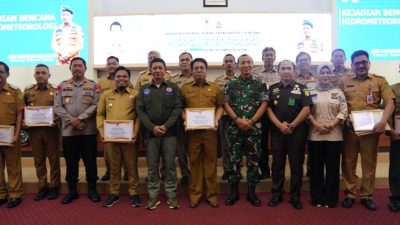 Kepala BNPB RI Serahkan bantuan Dana Siap Pakai (DSP) logistik, DSP Operasional, Selimut Dan Matras, Kepada Pemerintah Provinsi Sulawesi Selatan