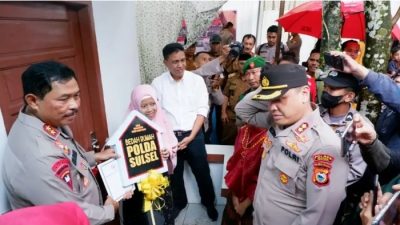 Kapolda Sulsel Bedah Rumah Keluarga Buruh Tani di Desa Tamanyeleng Kab. Gowa