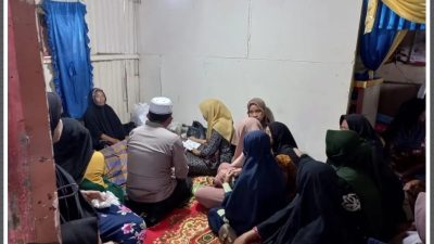 Program “Paduka” Turut Berbelasungkawa, Bhabinkamtibmas Polsek Moncongloe Melayat ke Rumah Warga