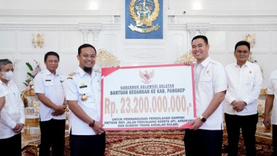 Gubernur Sulsel Serahkan Bantuan Keuangan Rp23,2 Miliar Untuk Pemkab Pangkep