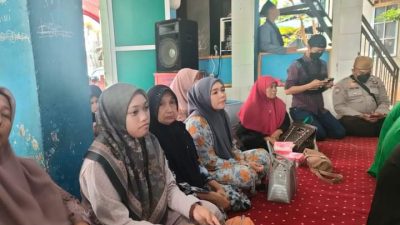 Hadiri Peringatan Isra Mi’raj Ponpes Ulumul Qur’an DDI Hasanuddin, Fatmawati Berbaur Dengan Masyarakat