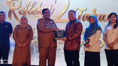 Momentum Refleksi 2 Tahun Kepemimpinan, Chaidir-Suhartina Terima Penghargaan UHC