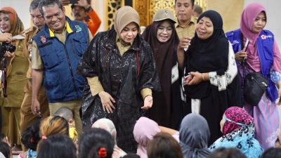 Wakil Wali Kota Makassar, Fatmawati Rusdi Lakukan Kunjungan dan Peninjauan Secara Langsung Kondisi Pengungsi Korban Banjir di Kelurahan Wala-Walaya