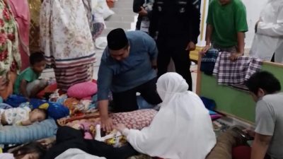 Kunjungi Warga Terdampak Kebakaran, Chaidir Didampingi Ketua Knpi Maros Salurkan Bantuan dan Minta Kesehatan Warga Diperhatikan