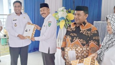 Kecamatan Dengan Status Desa Mandiri Terbanyak Di Kabupaten Maros, Bupati Serahkan Piagam Dan Lencana Desa Mandiri