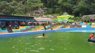 Dolli, Sensasi Beda Saat Berenang Di Air Batu Kars