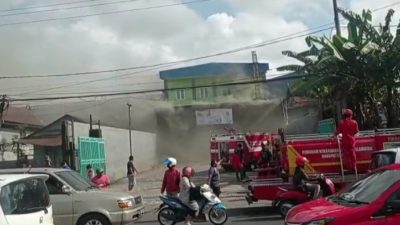 38 Armada dan 300 Petugas Berhasil Padamkan Kebakaran di Toko Al Fathir Batangase