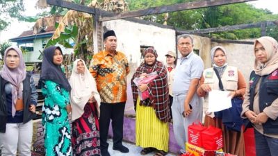 Bupati Maros H.A.S Chaidir Syam, S.IP., MH serahkan Bantuan Kepada Korban Bencana Kebakaran di Kelurahan Raya, Kecamatan Turikale.