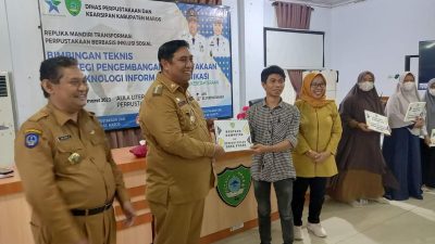 Buka Bimtek Pengembangan Perpustakaan, Chaidir Syam Serahkan Bantuan Komputer Untuk Desa
