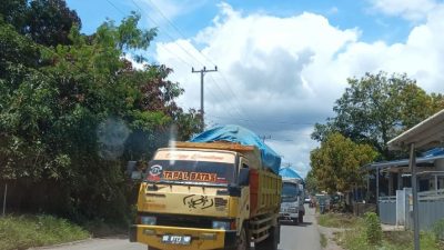 Warga Marusu Keluhkan Truk Pengangkut Material Tambang Ugal-Ugalan di Area Pemukiman