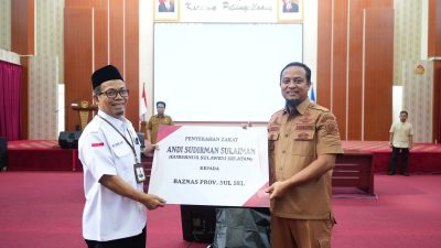 Lebaran Tinggal Hitung Hari, Andi Sudirman Serahkan Zakat ke Baznas Sulsel