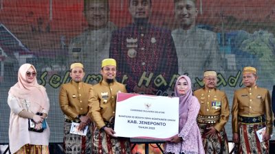 Komitmen Berdayakan Ekonomi Kerakyatan, Andi Sudirman Beri Booth Semi Kontainer Untuk UMKM