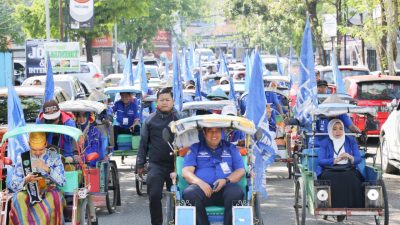 Tukang Becak ; Senang Antar Bacaleg PAN Daftar ke KPUD Maros
