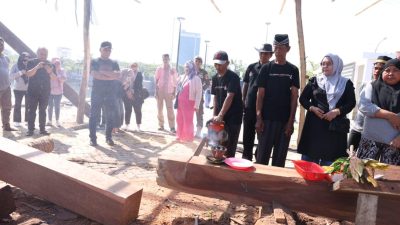 Pembuatan Kapal Phinisi di CPI Makassar Dimulai, Danny Pomanto Saksikan Pemotongan Lunas