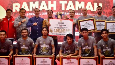 Tepati Janji, Andi Sudirman Sulaiman Serahkan Bonus Rp1 Miliar ke PSM Makassar