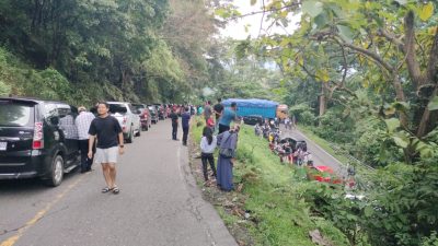 Truk Mogok, Jalan Poros Mallawa-Bone Macet di Tanjakan
