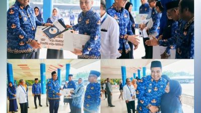 Chaidir Syam Serahkan Piagam Penghargaan Kementan ke Kelompok Tani
