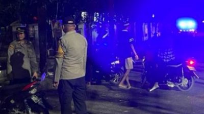 Jaga Keamanan di Malam Minggu, Personil Polsek Turikale Patroli Keliling Kota