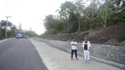 Didampingi Bupati Soppeng, Andi Sudirman Tinjau Pembangunan Jalan Takkalasi-Binangae