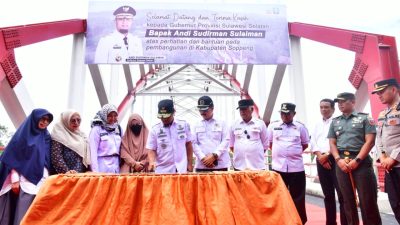 Andi Sudirman Resmikan Jembatan Pacongkang di Soppeng; Terpanjang di Sulsel