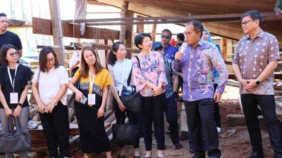 Peserta Senior Management Program Singapore Disuguhi Proses Pembuatan Phinisi