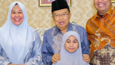 Mampir di Maros, Jusuf Kalla Beri Hadiah ke Anak Bungsu Chaidir Syam