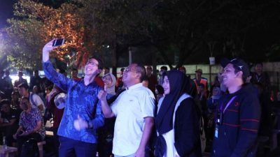Antusias Warga Makassar Nobar Bareng Danny Pomanto di Pantai Losari