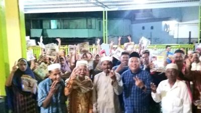 Tim Pemenangan Nurhasan Bagikan Kalender; Antusias Warga Maros Siap Dukung Sampai Ke Senayan