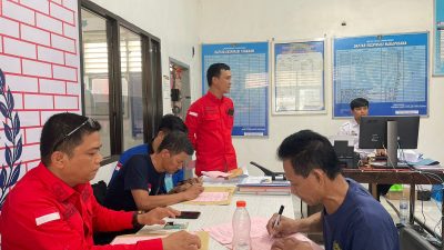 Jaksa Penuntut Umum Kejati Sulsel Menerim Penyerahan Tersangka dan Barang Bukti dari Penyidik Korupsi Dugaan Mafia Tanah pada Kegiatan Pembayaran Ganti Rugi Lahan PSN Bendungan Paselloreng di Kabupaten Wajo Tahun 2021