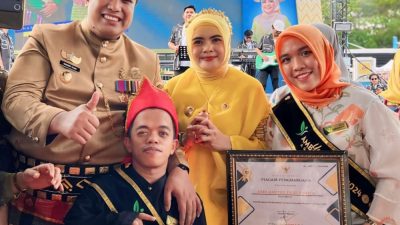 Hari Lahir Ke 65 Maros, Dua Petani Millenial Mendapat Penghargaan Dari Bupati Maros