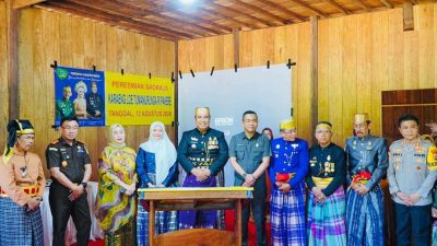Bupati Maros Didampingi Wakil Bupati Dan Unsur Forkopimda Lainnya Meresmikan Penggunaan Saoraja Karaeng Loe Tumanurung Ri Pakere
