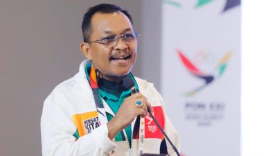 Atlet Legenda Bawa Api Obor Pada Open Ceremony PON XXI Wilayah Sumut