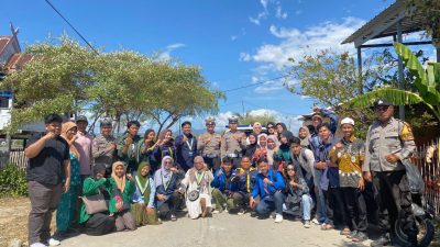 Kasat Lantas Polres Maros Dan PMII Maros Bakti Sosial Bagikan Air Bersih Di Kec.Bontoa