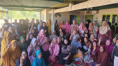 Kakak Calon Gubernur Petahana SulSel Hj. A. Nurlia Sulaiman, SKM.,MM Turun Lansung Sosialisasikan Program Andalan Hati