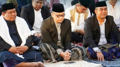 Ketua DPRD Maros Salat Id Bersama di Lapangan Pallantikang