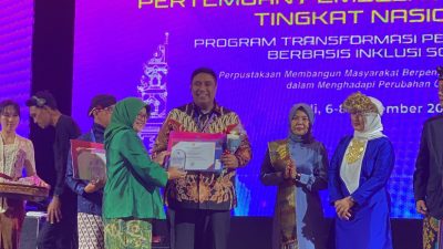 Kesikian Kalinya Chaidir Syam Menerima Penghargaan Pada Bidang Literasi Dan Perpusnas RI