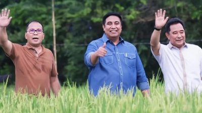 Bupati Maros Dampingi PJ. Gubernur Sulsel Tinjau Pembangunan Lapangan Sepakbola