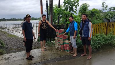 Meski Diguyur Hujan, Team Reaksi Cepat ACC Peduli Maros Turun Bantu Masyarakat Terdampak Banjir