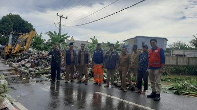 Camat Turikale Baksos Pasca Banjir Di Kelurahan Pettuadae