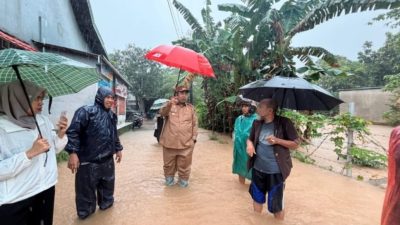 Bupati Maros Kunjungi Lokasi Banjir, Himbau Masyarakat Selalu Waspada Dan Siaga!