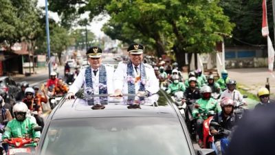 Masyarakat Sambut Meriah Dalam Arak-arakan Bupati Maros Dan Wakil Bupati Maros