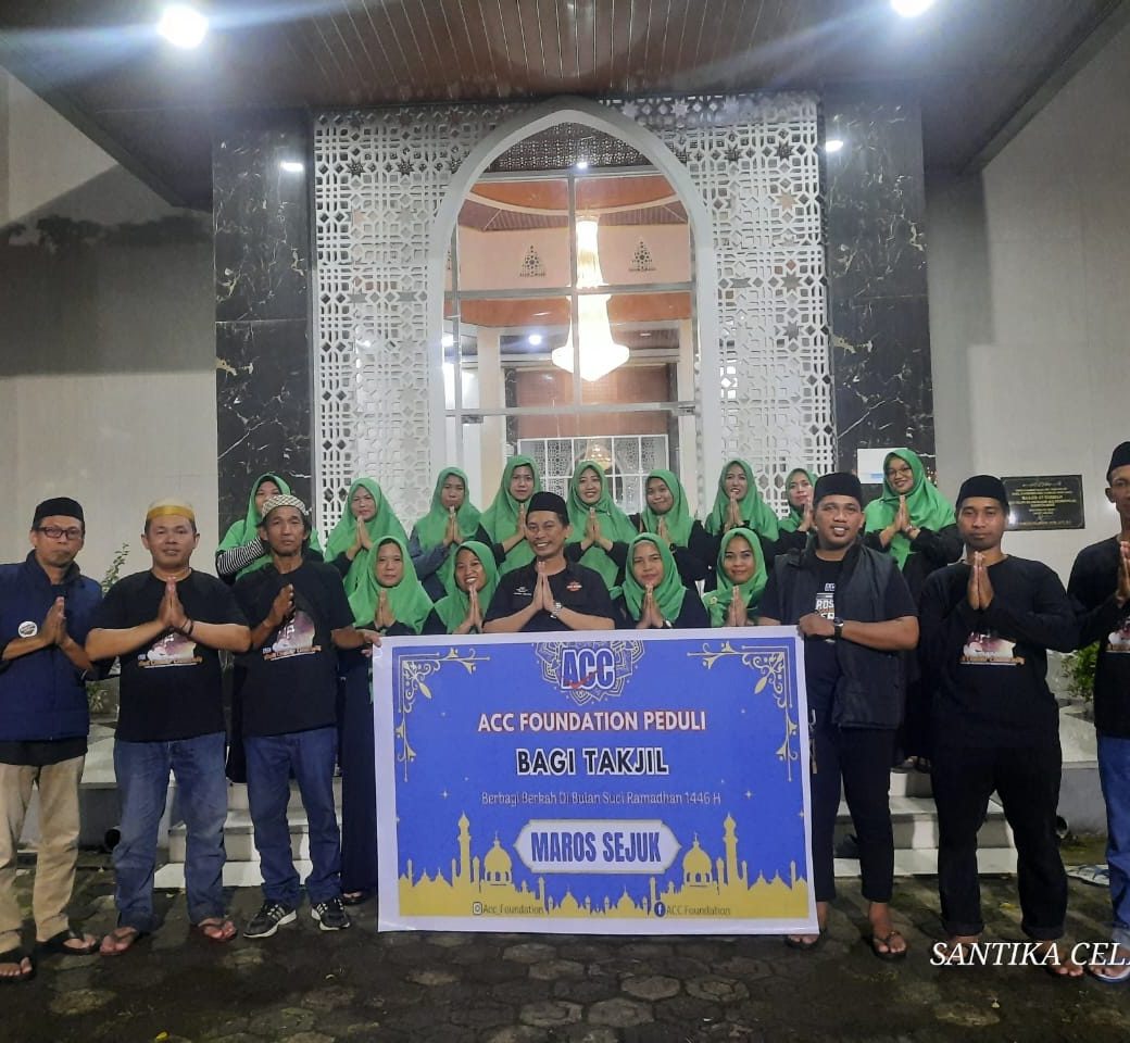 ACC Foundation Peduli Bagi-bagi Takjil Kepada Masyarakat