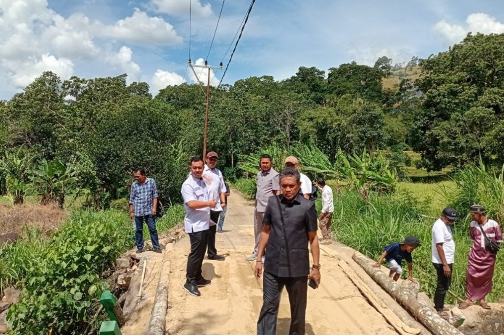 Gerak Cepat Anggota DPRD Maros Tinjau Jembatan Roboh Di Kecamatan Mallawa