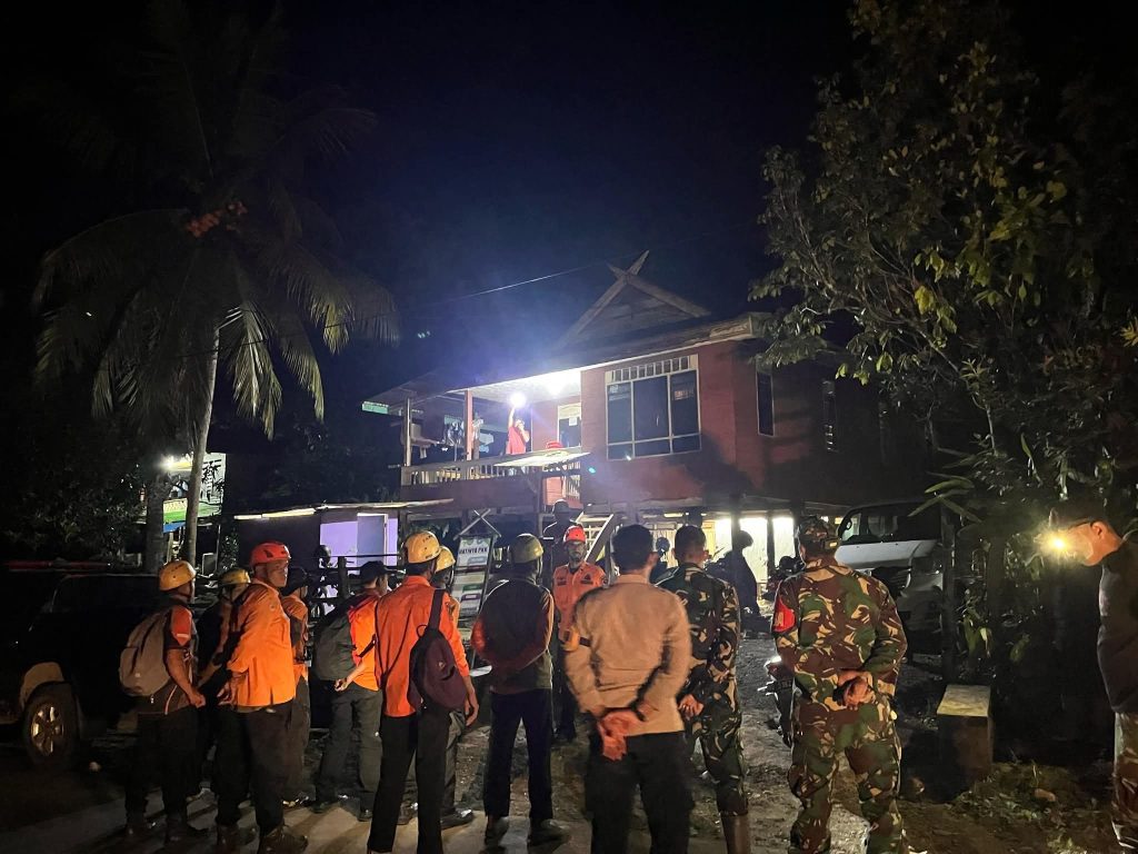 Update Proses Pencarian di Desa Tellumpanuae, Maros: Hingga Malam Hasil Masih Nihil, Pencarian Dilanjutkan Besok Pagi