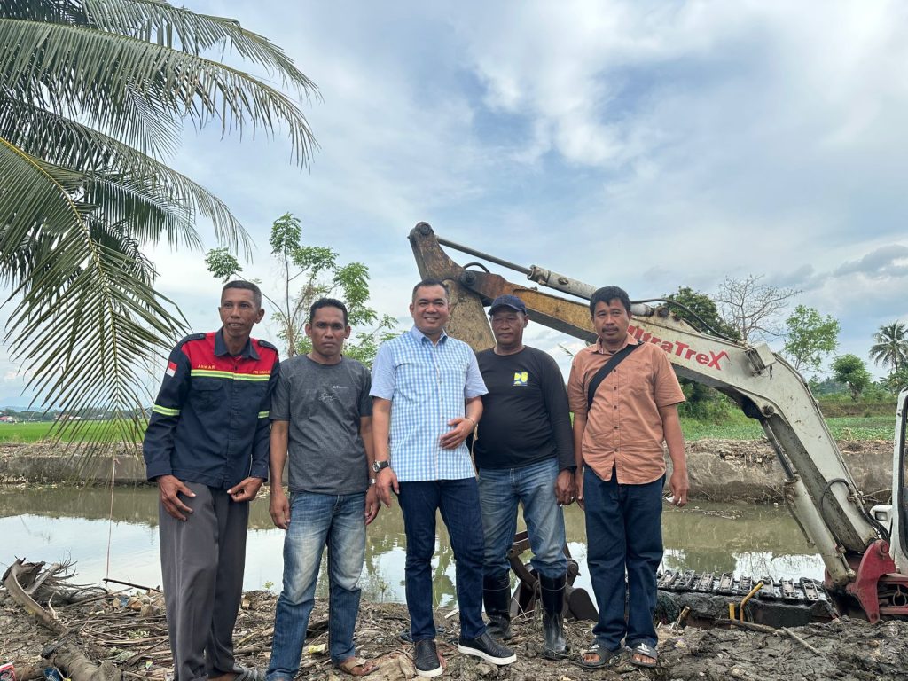 Warga Pammelakkang Je’ne Apresiasi Upaya DPRD Sulsel dalam Normalisasi Sungai Maros dan Pembagian Tempat Sampah Gratis