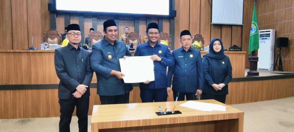 Bupati Chaidir Syam Hadiri Rapat Paripurna DPRD Maros Bahas Pertanggungjawaban APBD 2024 dan Perubahan KUA-PPAS 2025