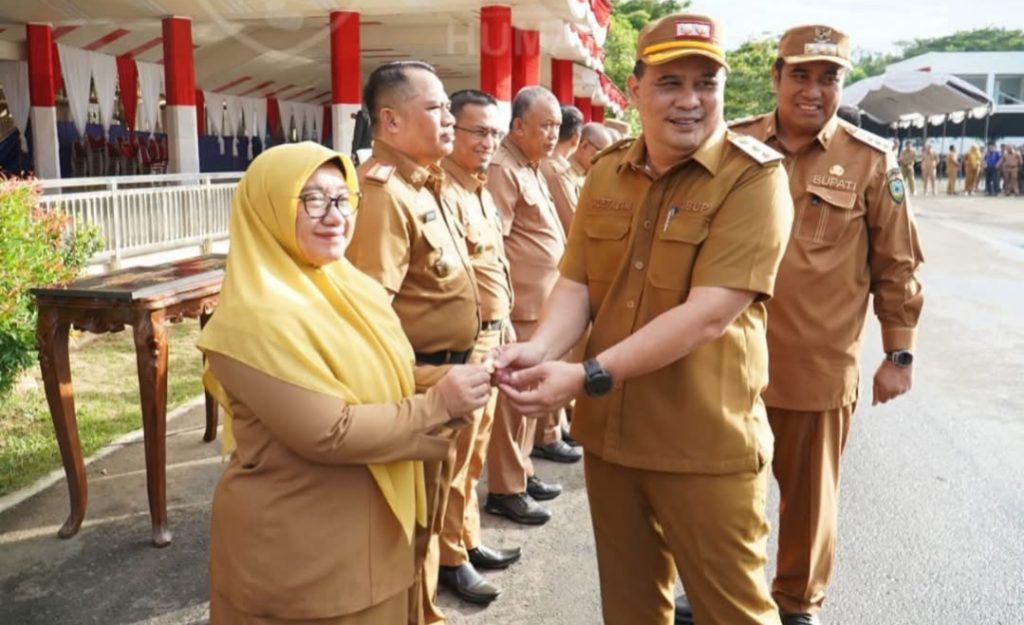 Bupati Maros Pimpin Apel, Serahkan Berbagai Penghargaan dan Bantuan Strategis untuk Pelayanan Publik